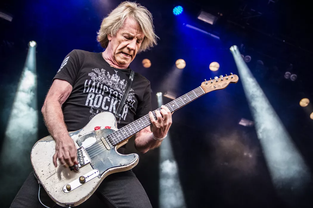 Status Quo-guitarist Rick Parfitt er død