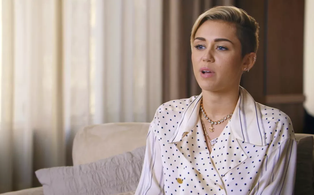 Sinéad O'Connor hotar Miley Cyrus med stämning