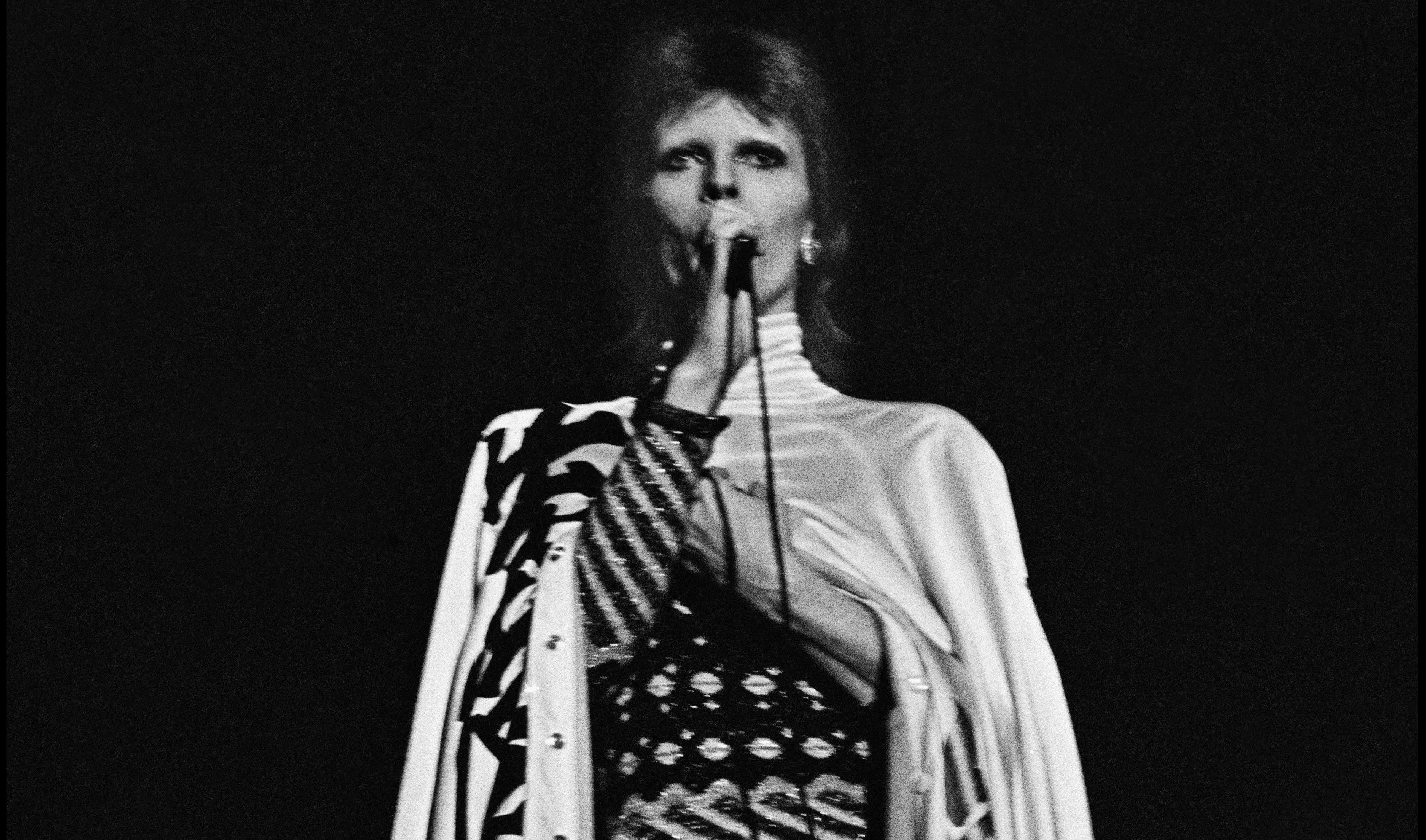 David Bowie på scenen som Ziggy Stardust i 1973. Pressefoto / Warner Music