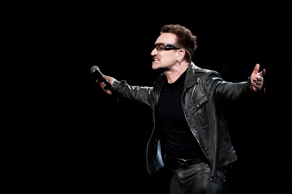 Bono jagtet af tyske aktivister