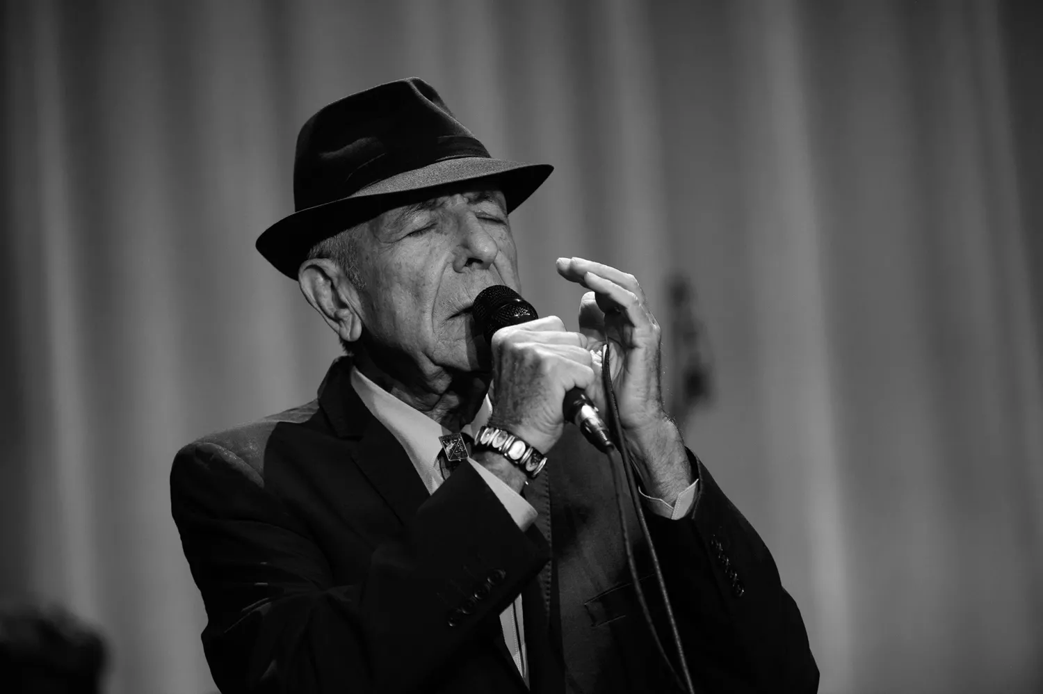 Leonard Cohen tager rørende afsked med muse og elsker