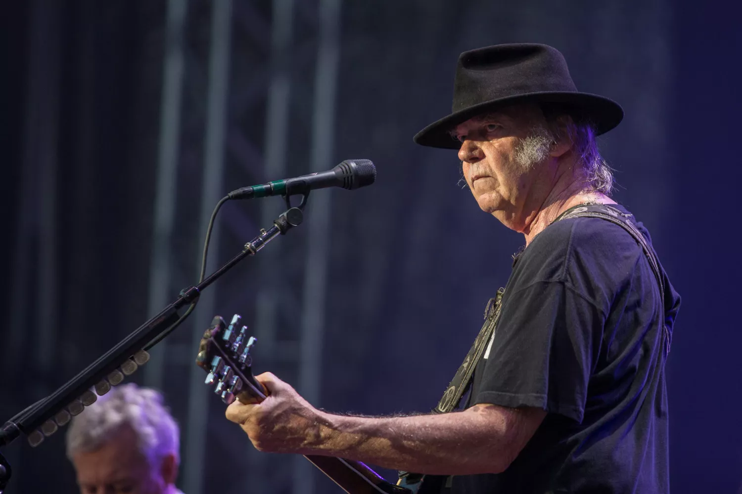 Neil Young & The Crazy Horse spelar in första nya albumet på sju år 