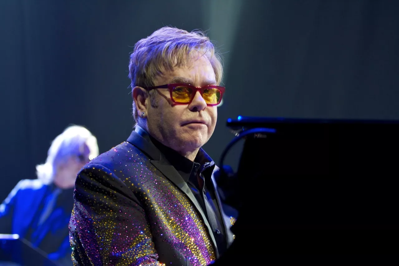 Putin er vild med Elton John - selv om han er homoseksuel
