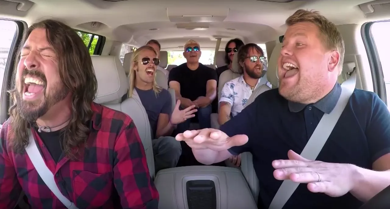 Foo Fighters synger klassikere i ”Carpool Karaoke”