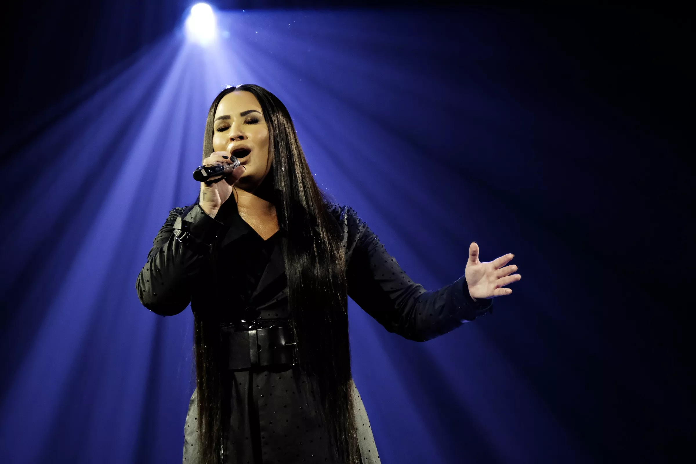 Demi Lovato går i studiet efter angrebet på Kongressen