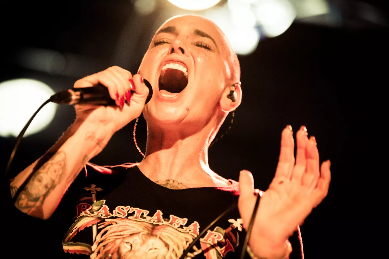 Fans tilbyder støtte til Sinéad O'Connor efter urovækkende, grådkvalt video