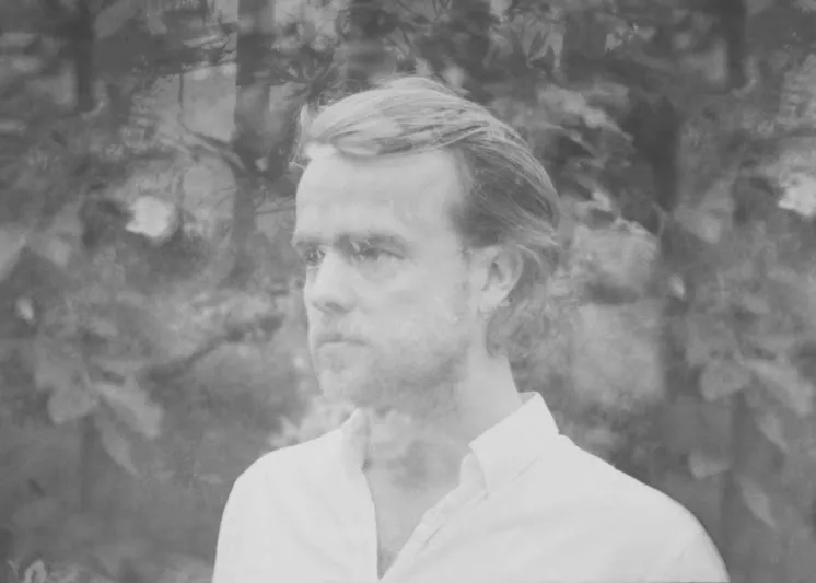 Troels Abrahamsen går solo i nyt akustisk projekt