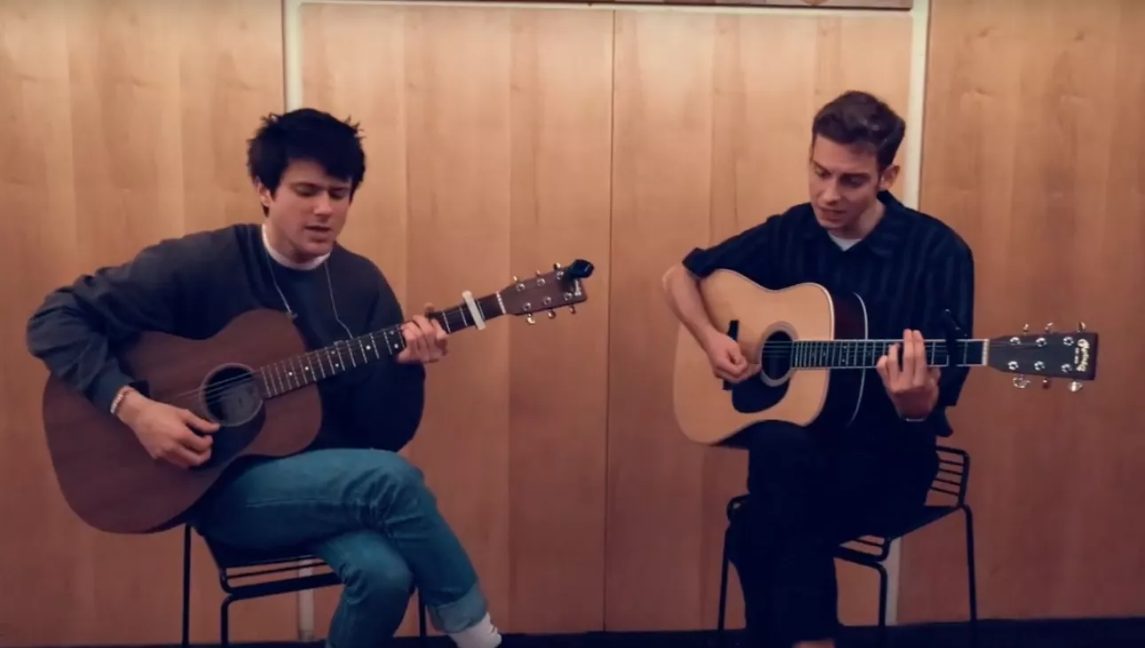 VIDEO: Nicklas Sahl og Alec Benjamin i intim duet