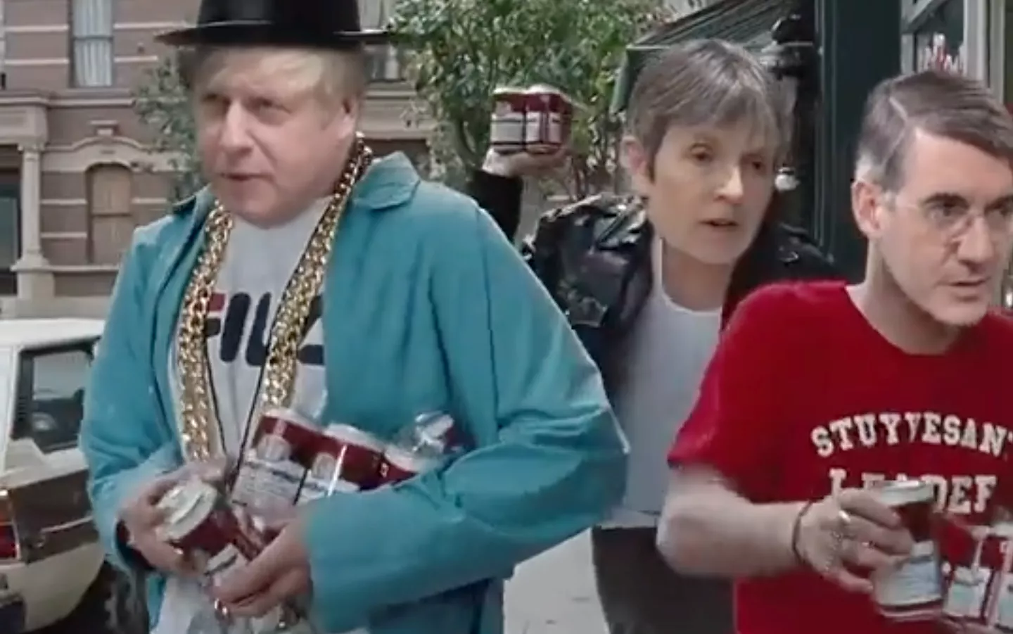 Boris Johnson fights for his right to party i underholdende video