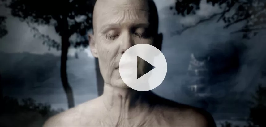 Oh Land reflekterer over alderen og kærligheden i smuk, overbevisende video