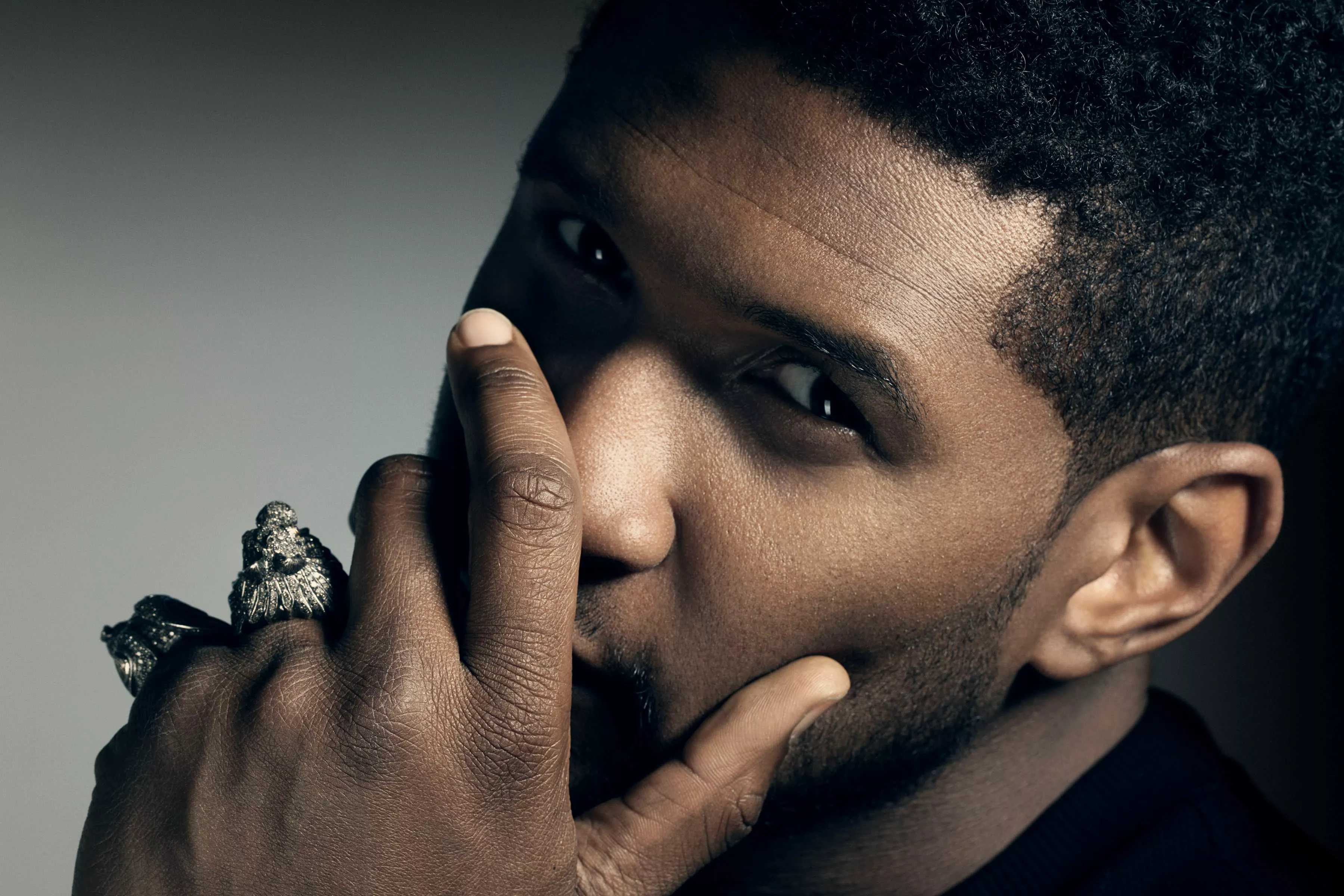Usher flyttar fram turné