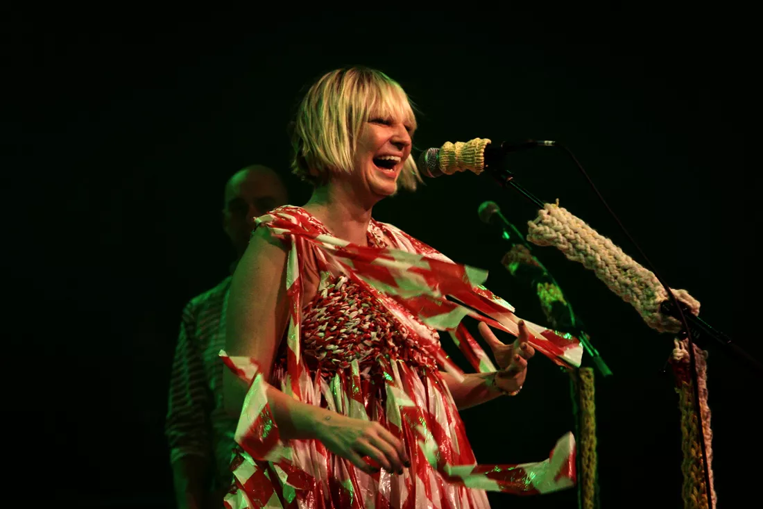 Sia lover ny musik på Deluxe Edition-plade