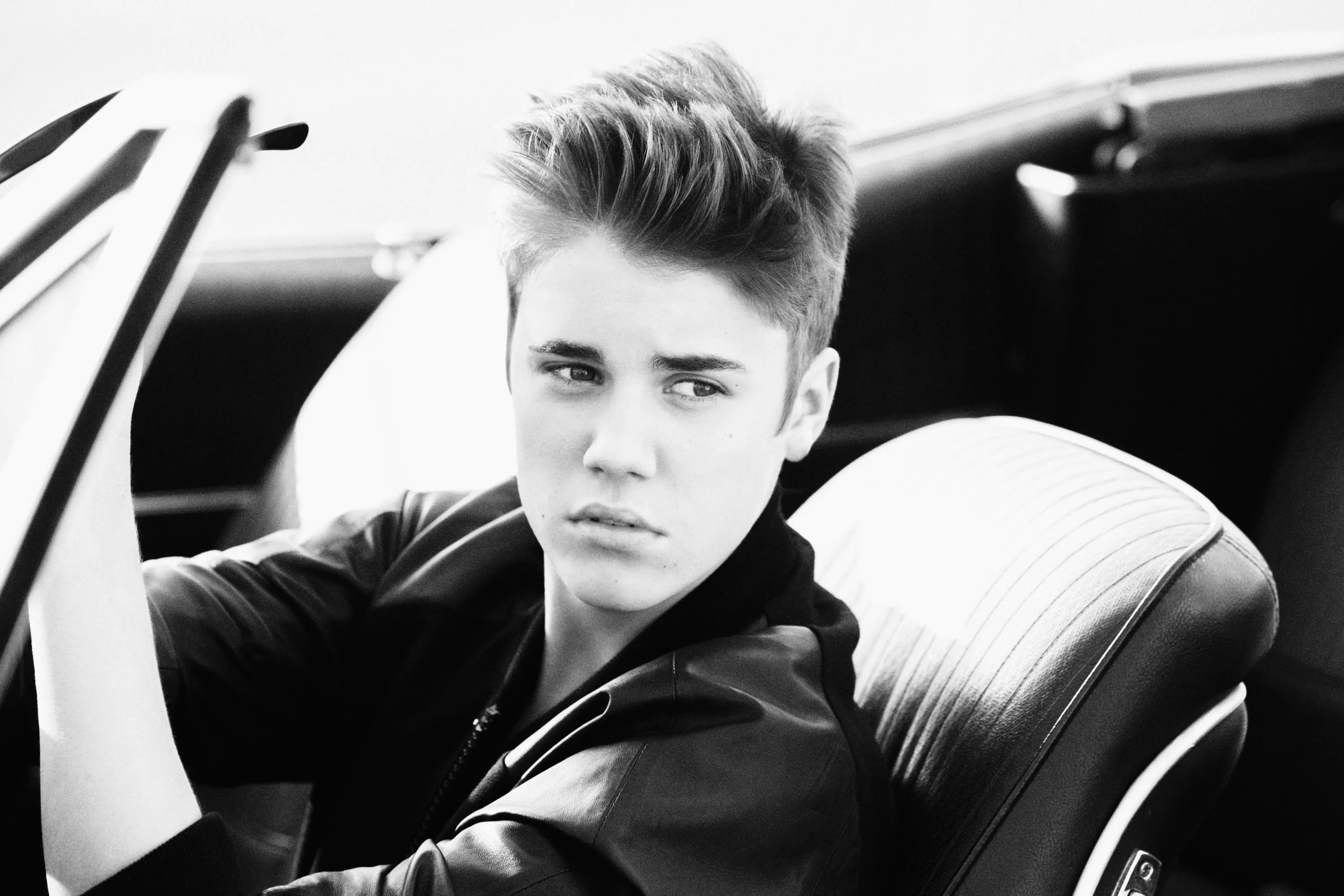 Management: Bieber holder bare pause