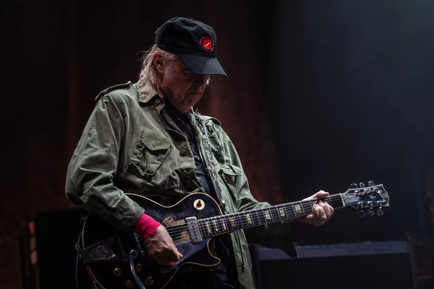 Neil Young uppmanar anställda på Spotify att säga upp sig