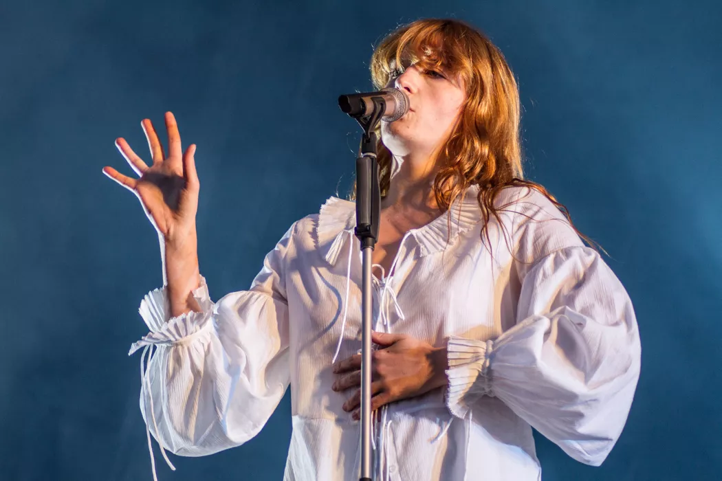 Florence + The Machine hyllar rockikonen på ny låt 