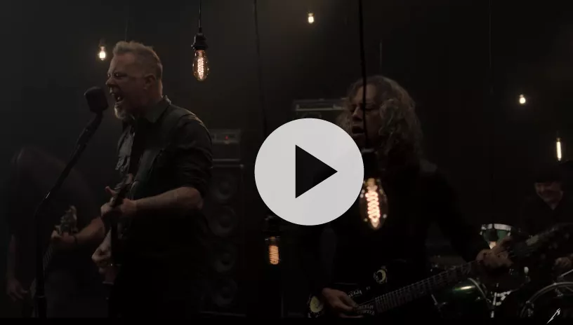 Se Metallica give den gas i ny, insektsværmende video