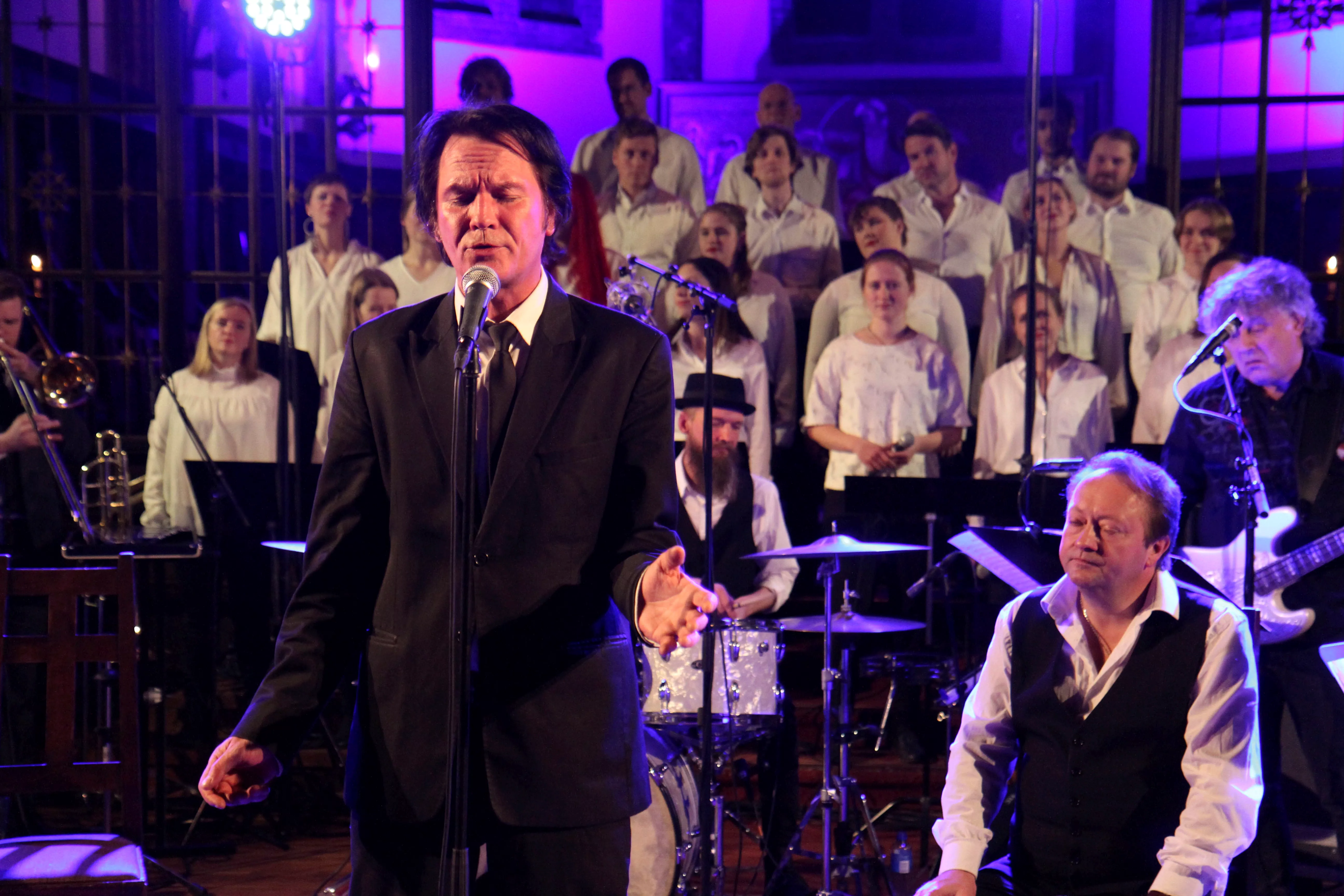 Stjernelag inntar norske kirker med Elvis-gospel