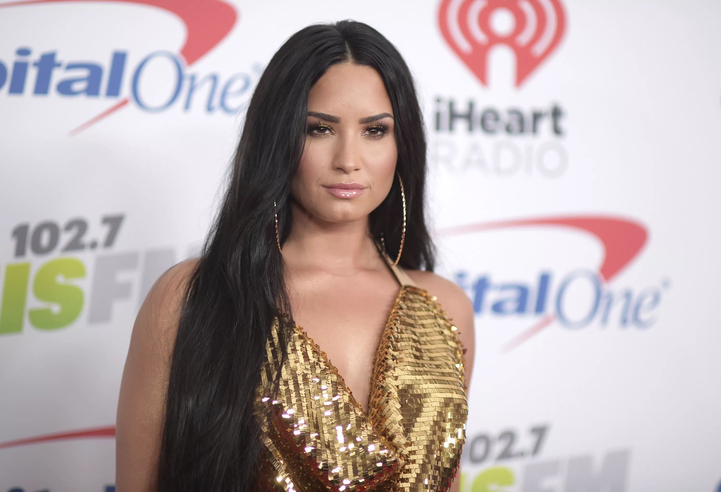 Demi Lovato er våken - tilbakeviser at det var en heroinoverdose