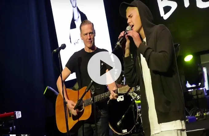 Video: Justin Bieber og Bryan Adams synger duet