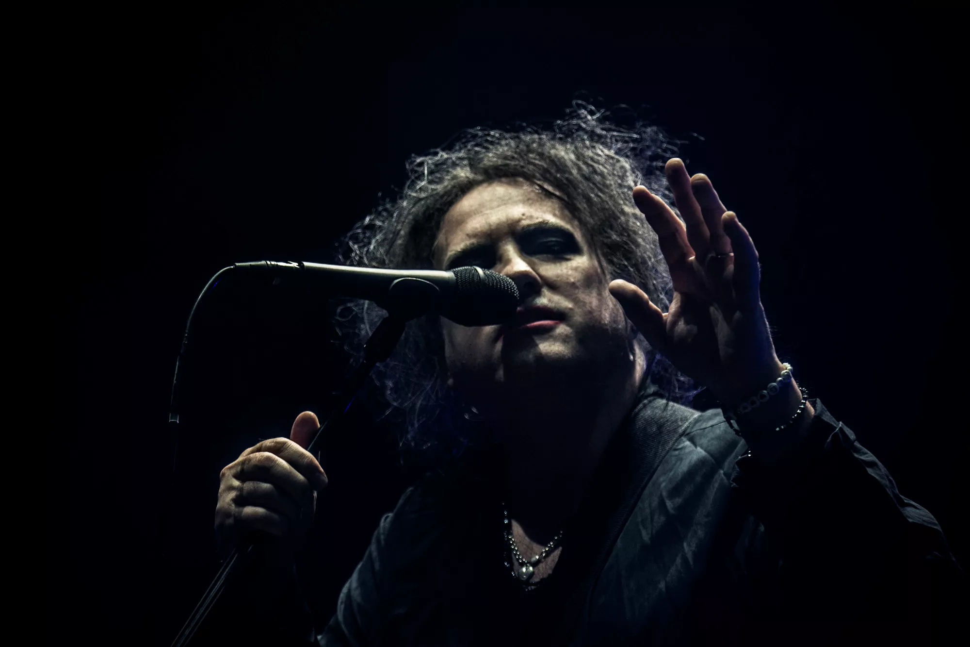 Video: Se The Cure-koncert blive stillet op, spillet og pillet ned på 90 sekunder