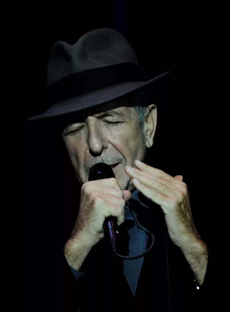 Leonard Cohen udskyder sin Europaturné