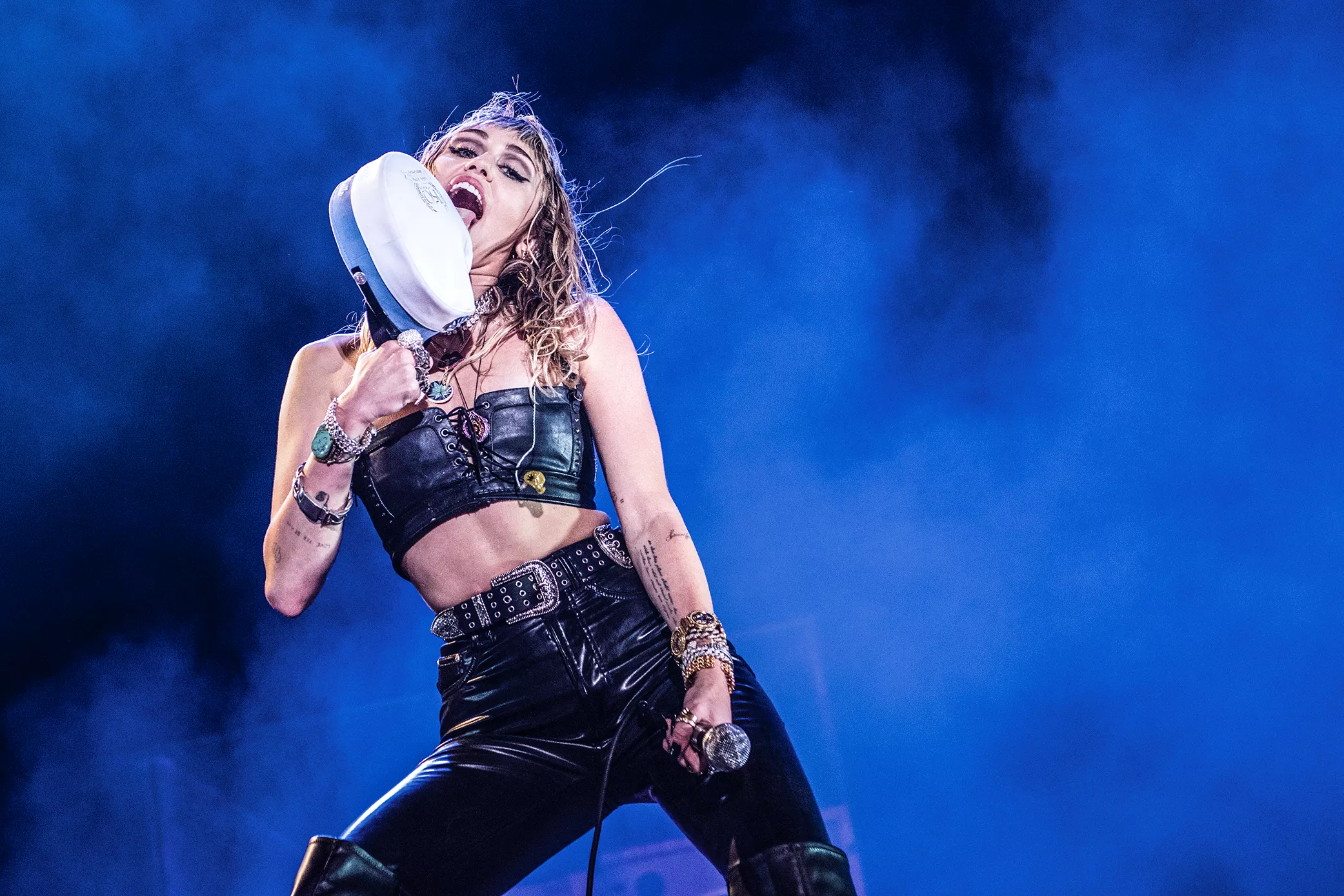 TRØSTE-TINDERBOX: Se Miley Cyrus som rockstjerne på Tinderbox 2019