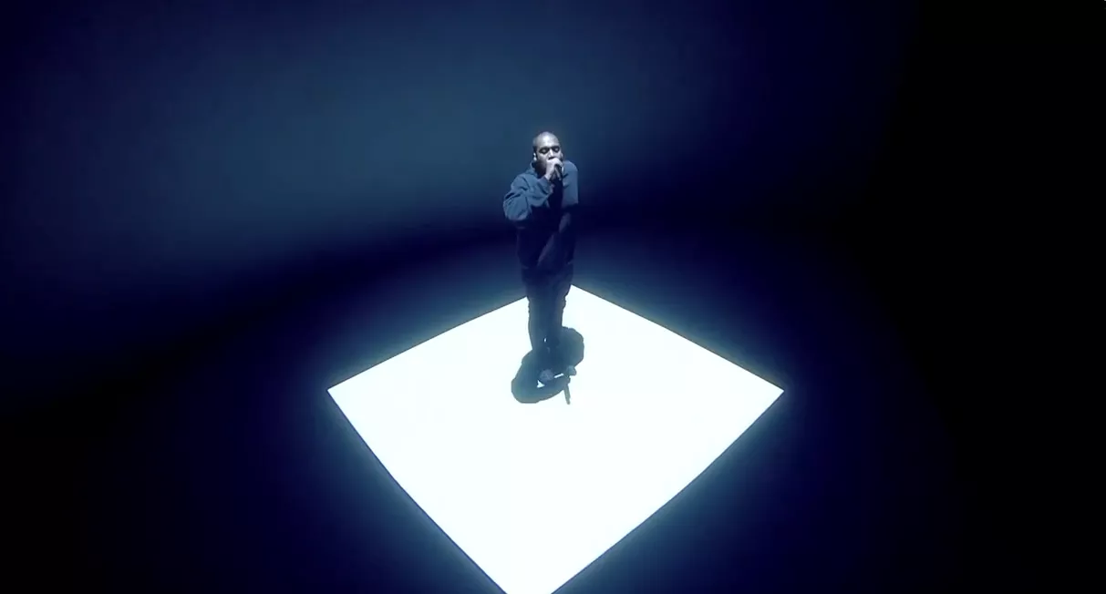 Video: Kanye med følelserne uden på designertøjet
