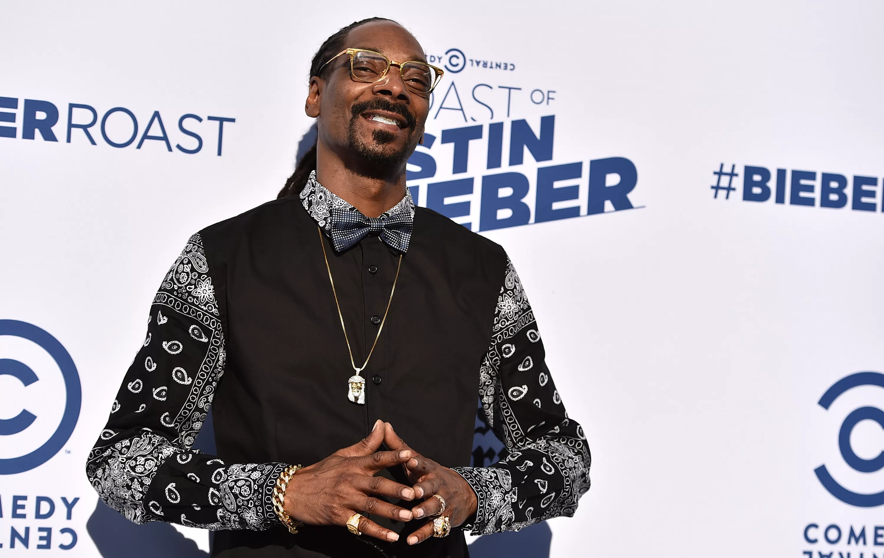 Snoop Dogg utgir kokebok