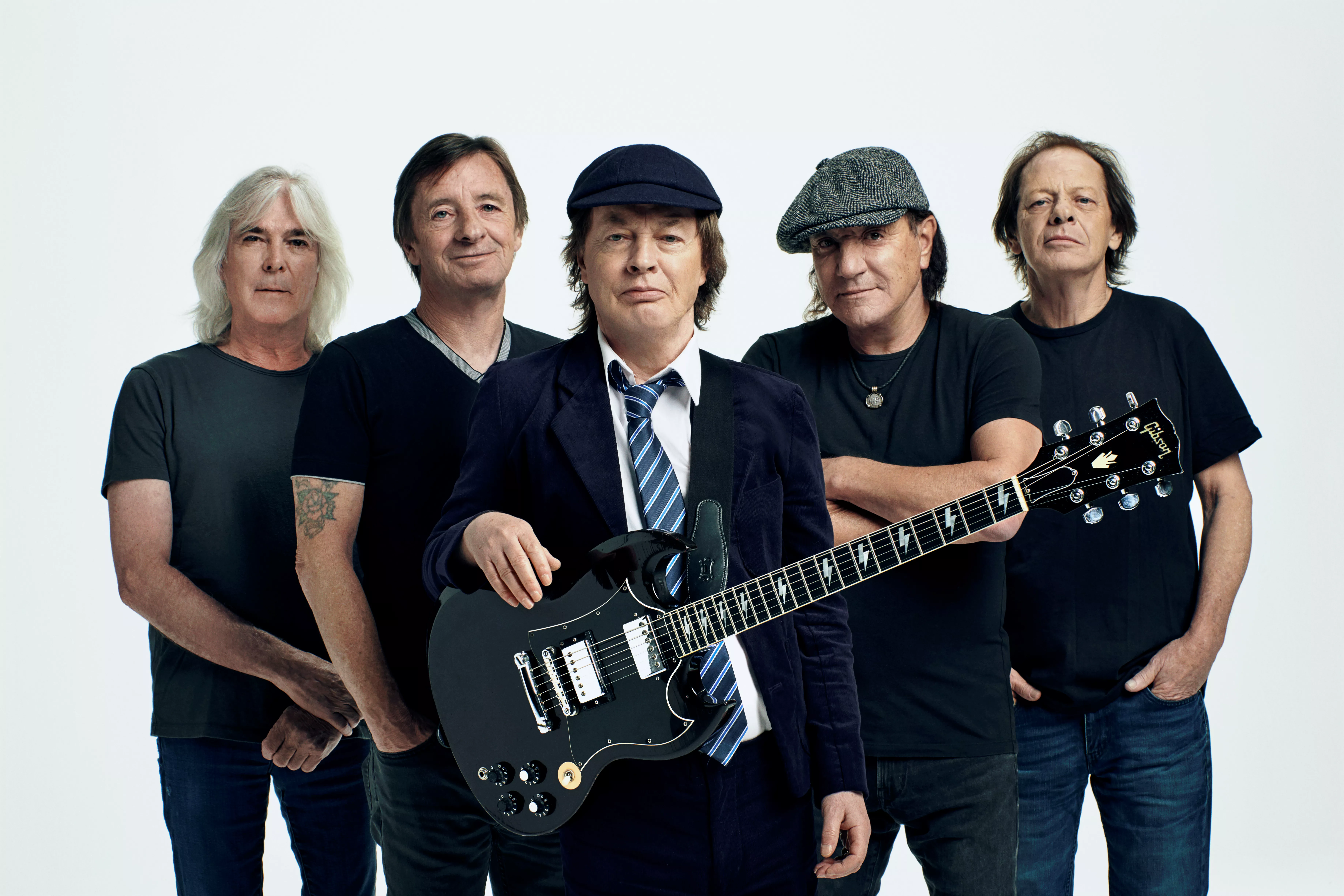 AC/DC varmer op til nyt album med ny sang 