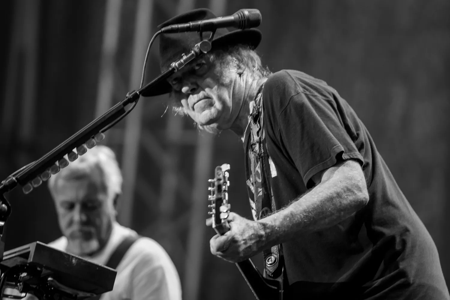 Hør ny sang fra Neil Young & Crazy Horse