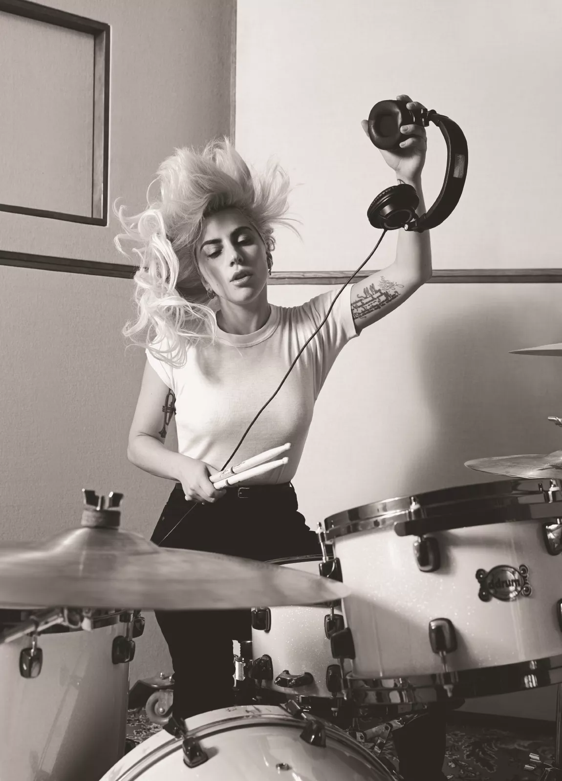 Lady Gaga beklagar samarbete med R. Kelly 