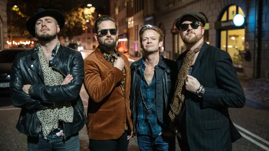 Dansk band spiller fem album live 