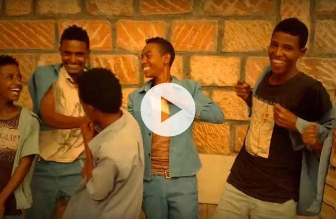 Se etiopiske skolebørns hjertevarmende fejring af Dave Grohl