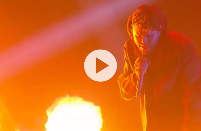 Se The Weeknds flammende performance til MTV VMA-show