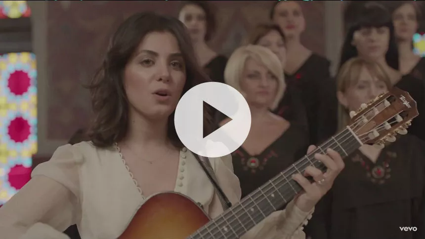 Katie Melua udgiver stemningsfuld musikvideo til singlen ”Dreams On Fire”