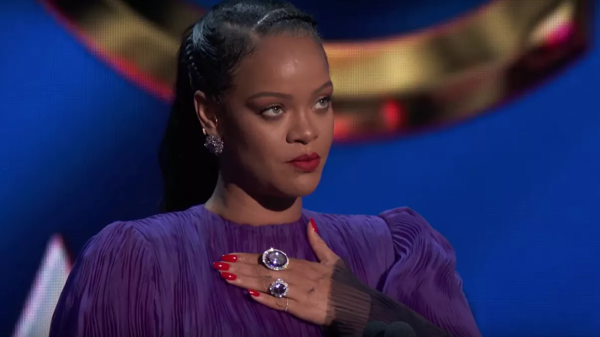 VIDEO: Rihanna fordømmer intolerance i politisk takketale 