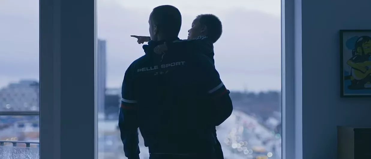 VIDEO: Pede B klar med ny single – set fra sin søns øjne
