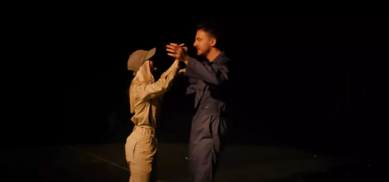 VIDEO: Faustix viser dansemoves med Vild Med Dans-partner