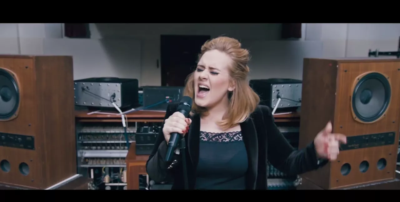 Adele brager igennem med albumsucces