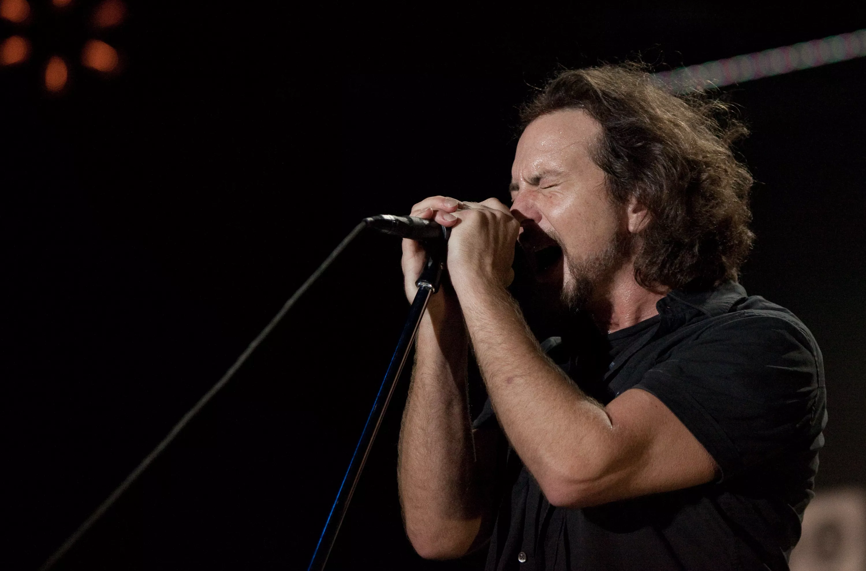 Hør Pearl Jam og St. Vincent covre Neil Young