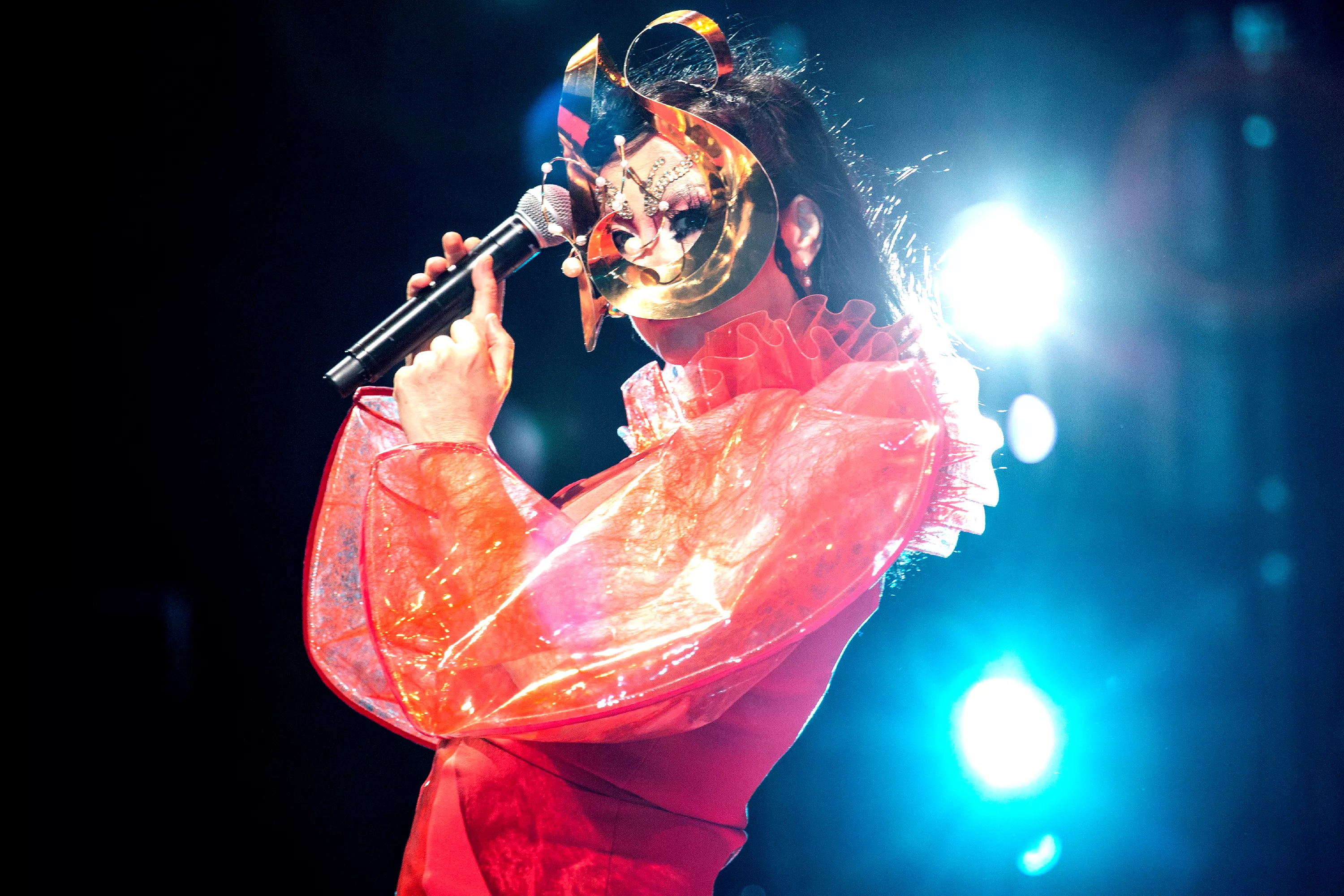 Björk till Sverige med teatershow/konsert