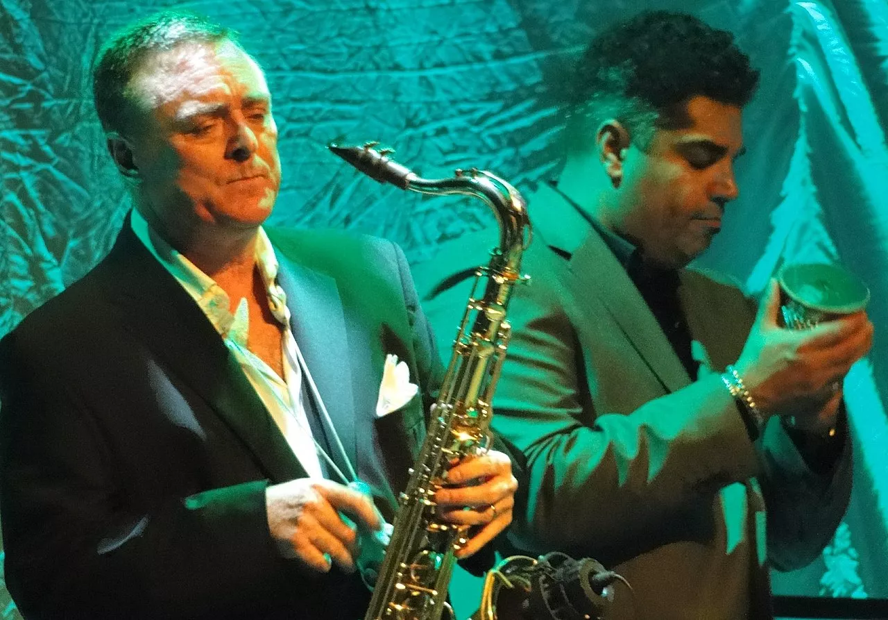 UB40-saxofonisten Brian Travers er død 