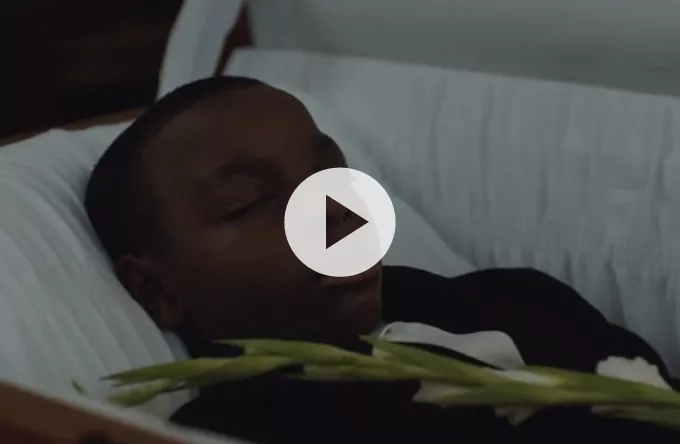 Se Kendrick Lamar og Flying Lotus sætte fut i en begravelse