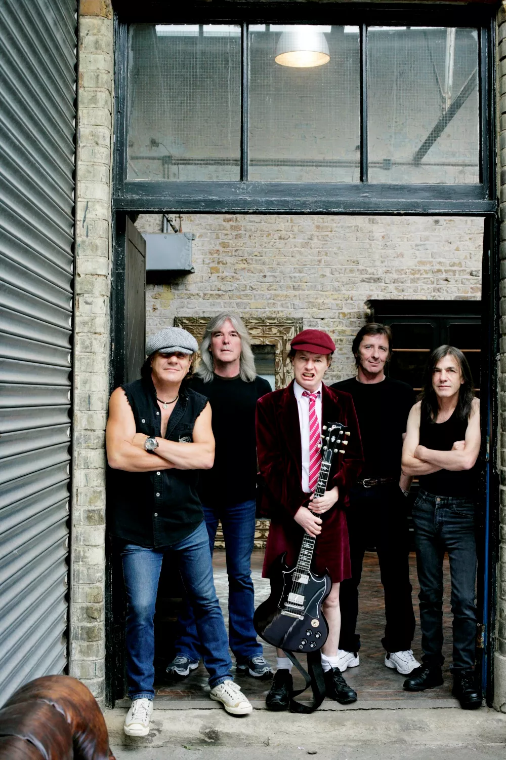 AC/DC-trommeslager opfører sig bizart i retten