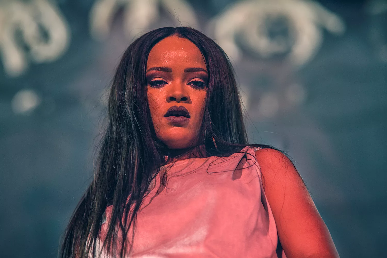 Rihanna tjekker ind på Psycho-motellet