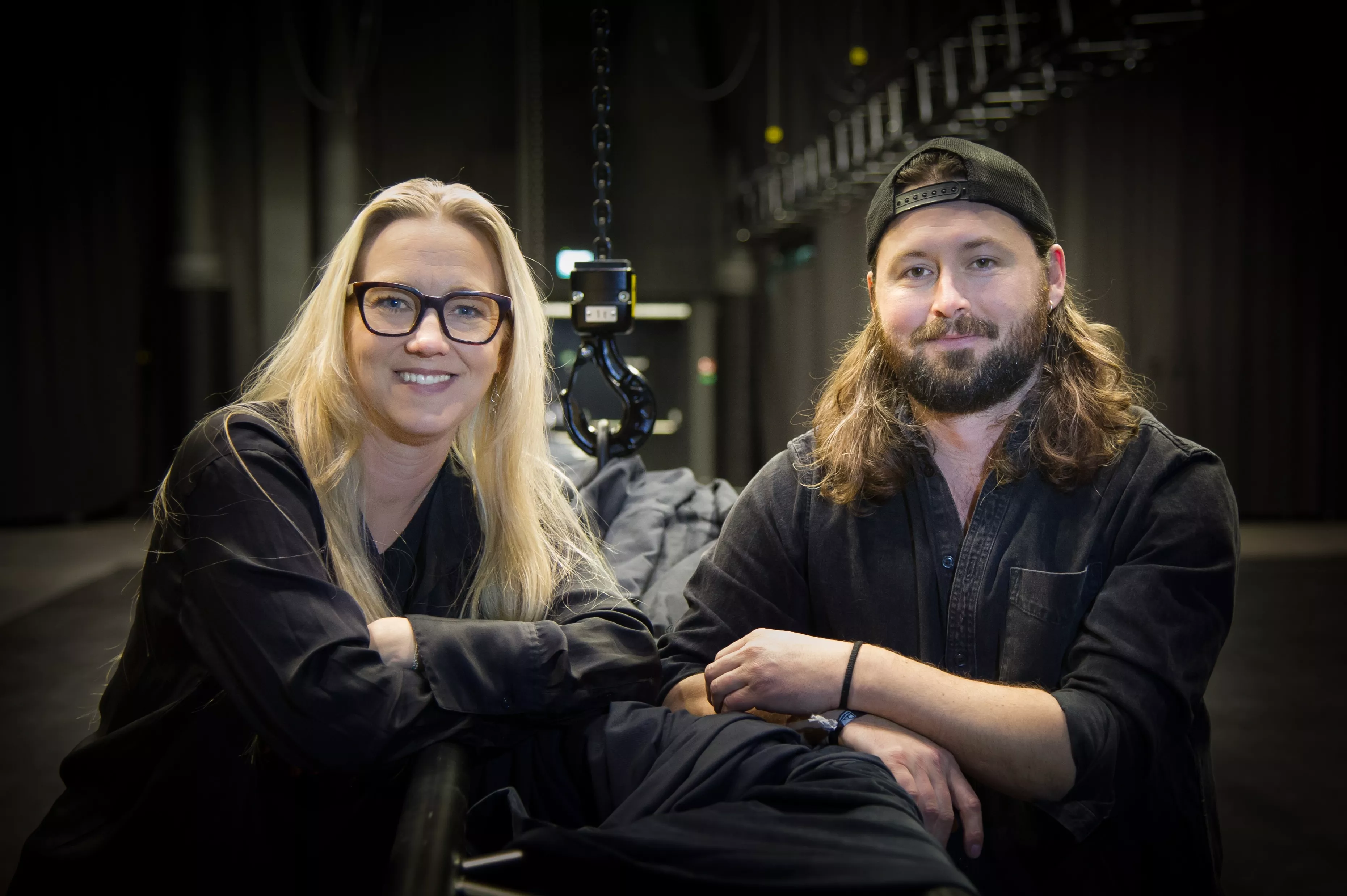 Vara Konserthus produktionschef Sara Törn och Nicki på Beardmen. Foto: Anneli Johansson.