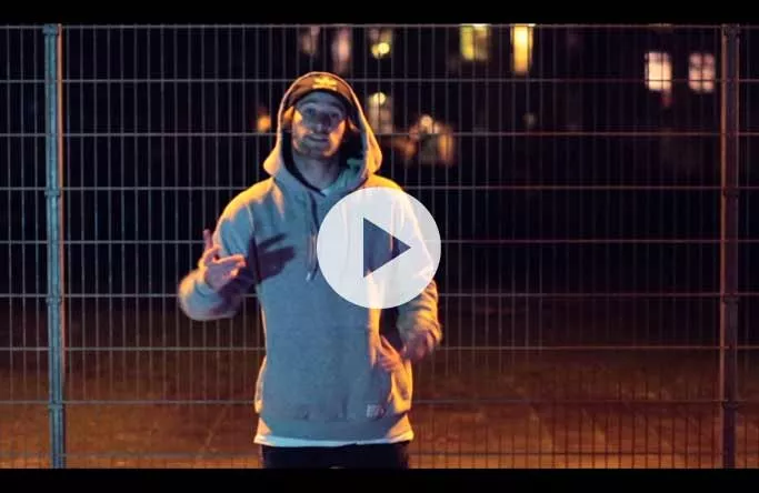 Video: Lyt til seks minutters hæsblæsende rap fra Mund de Carlo