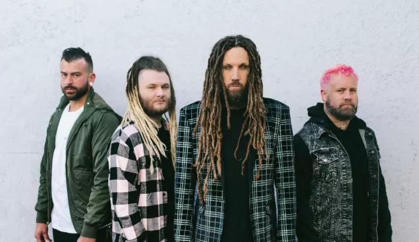 ANMELDELSE: Korn-guitarist bringer sit andet band tilbage – med velkendt resultat