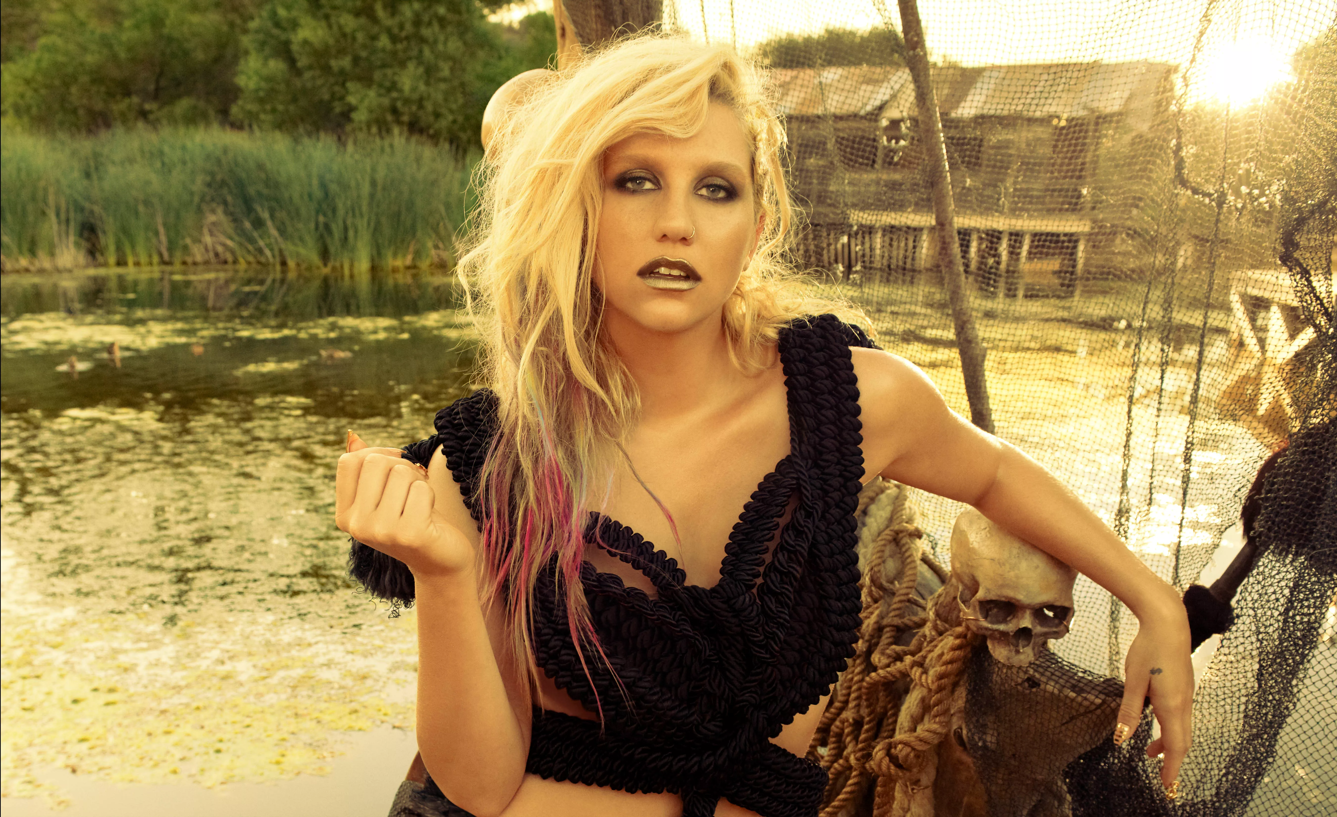 Klip: Kesha takker støtter med ny sang
