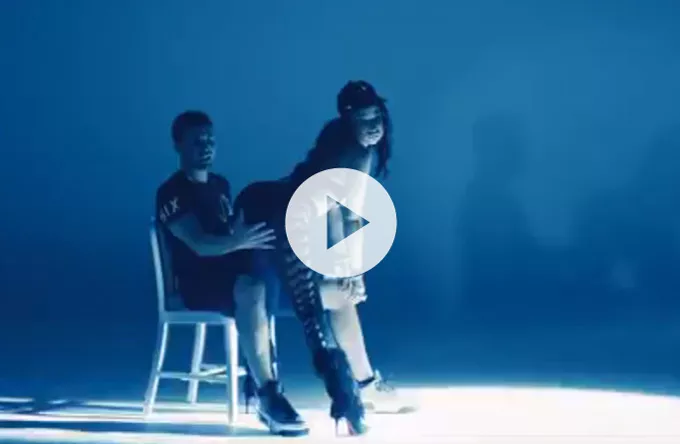 Se Nicki Minaj give Drake lapdance